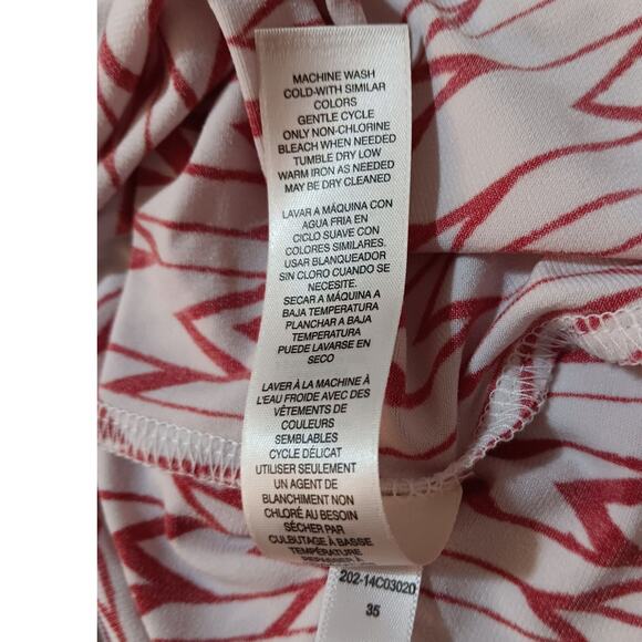 CHICO'S 1 Slinky Top Blouse M/8 Zip Back Chevron Red Office Career Travel Work - Picture 6 of 9